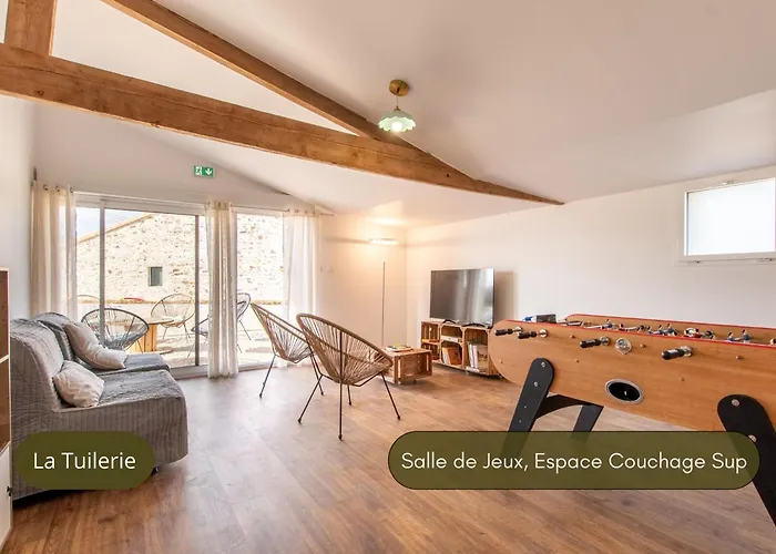 Сasa de vacaciones Idéal Groupe - Atelier Ludique - Espace Réceptiion - 30 Mn Puydufou Nueil-sous-les-Aubiers